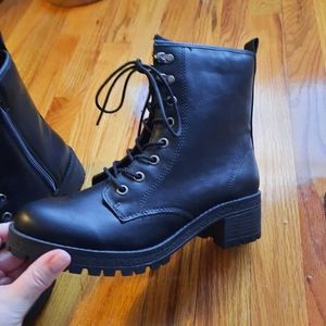 Nwot Madden Girl combat boots size 8